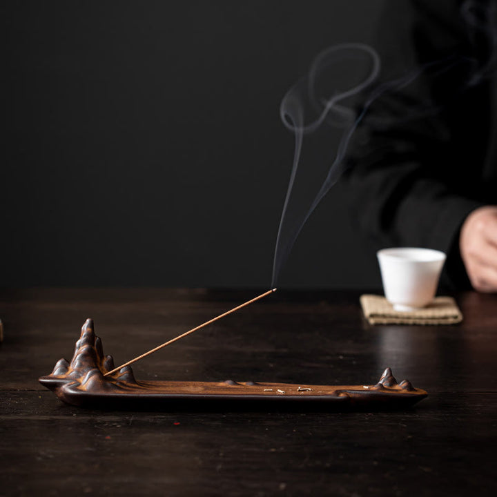 Brûleur d'encens en céramique avec Buddha Stones et montagnes et bateau
