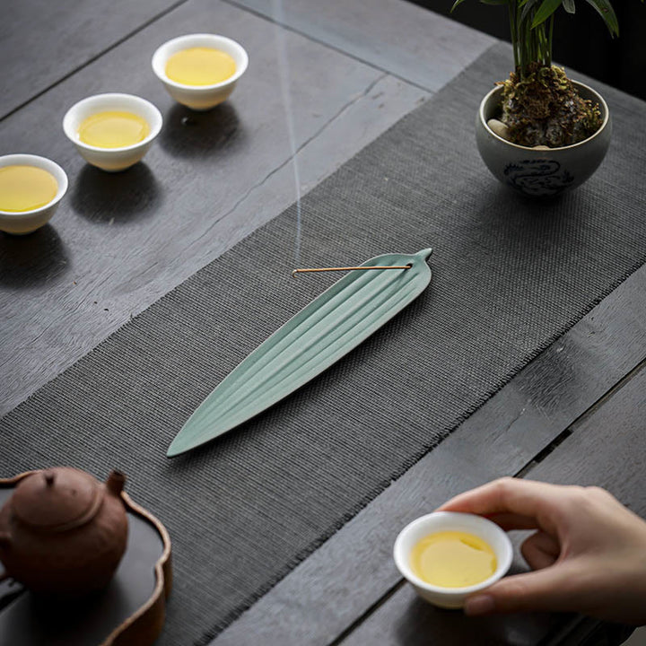 Brûleur d'encens en céramique avec feuilles de bambou vertes et Buddha Stones - image 2