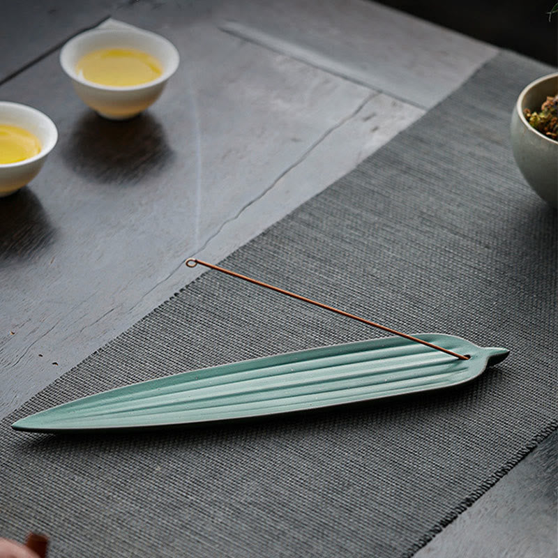 Brûleur d'encens en céramique avec feuilles de bambou vertes et Buddha Stones - image 1