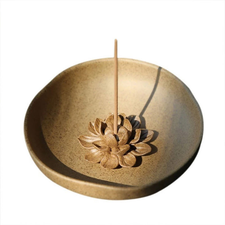Brûleur d'encens en céramique avec piédestal en forme de lotus et Buddha Stones