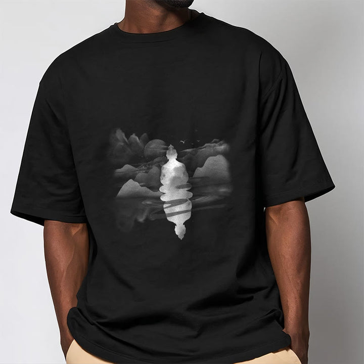 T-shirt en coton à motif Bouddha assis dans les montagnes Buddha Stones en méditation - image 3