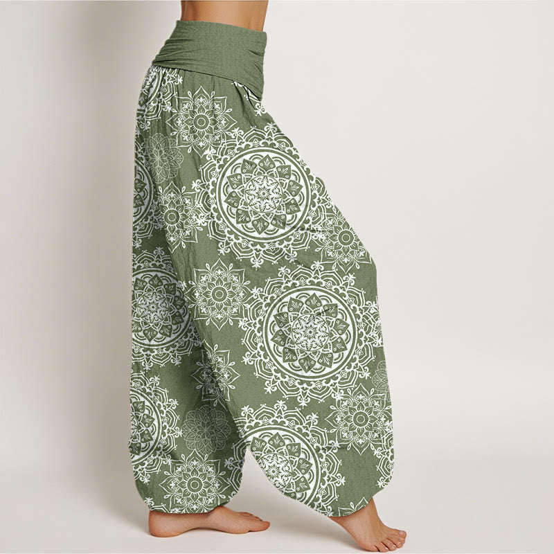 Pantalon harem décontracté en coton blanc à motif mandala et fleurs, orné de Buddha Stones . Taille élastique. - image 1