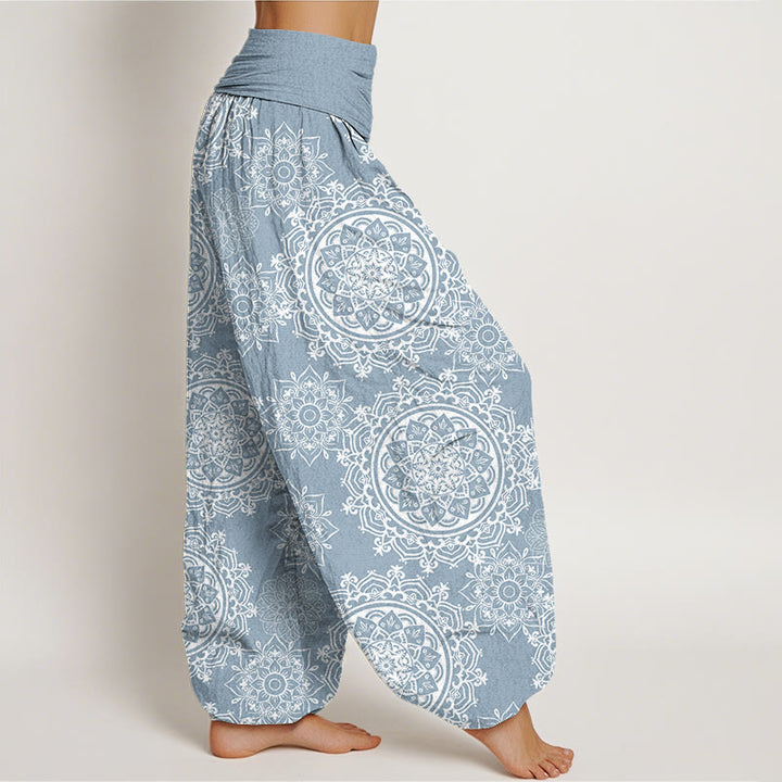 Pantalon harem décontracté en coton blanc à motif mandala et fleurs, orné de Buddha Stones . Taille élastique. - image 5