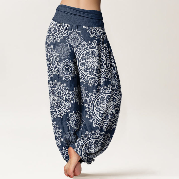 Pantalon harem décontracté en coton blanc à motif mandala et fleurs, orné de Buddha Stones . Taille élastique. - image 9