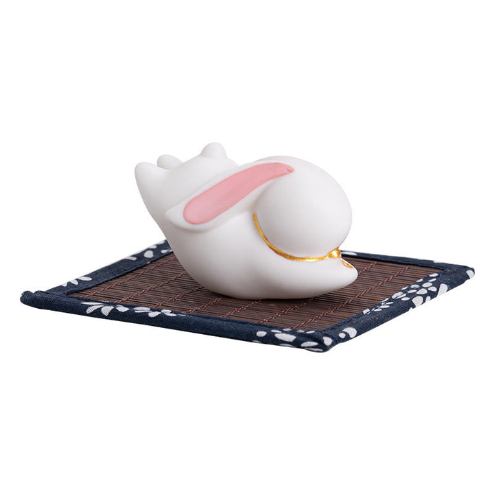 Brûleur d'encens en céramique en forme de lapin volant en Buddha Stones, tapis en bambou, décoration de bureau