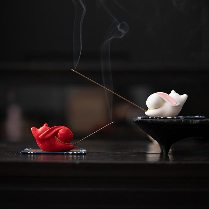 Brûleur d'encens en céramique en forme de lapin volant en Buddha Stones, tapis en bambou, décoration de bureau