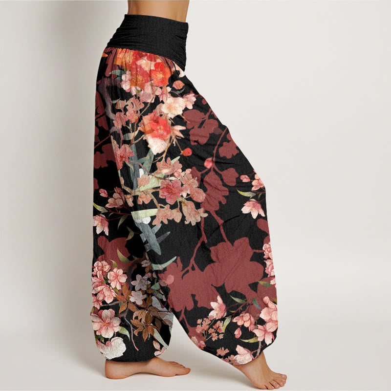 Pantalon harem à taille élastique pour femme, en coton rouge et rose, orné de Buddha Stones et de fleurs épanouies et de branches luxuriantes. - image 5