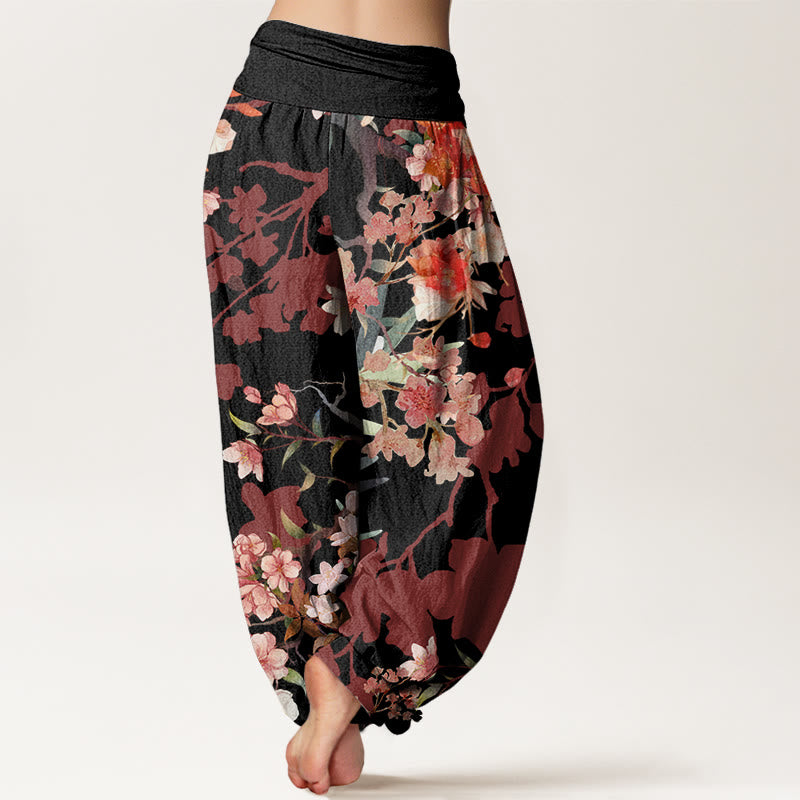 Pantalon harem à taille élastique pour femme, en coton rouge et rose, orné de Buddha Stones et de fleurs épanouies et de branches luxuriantes. - image 6