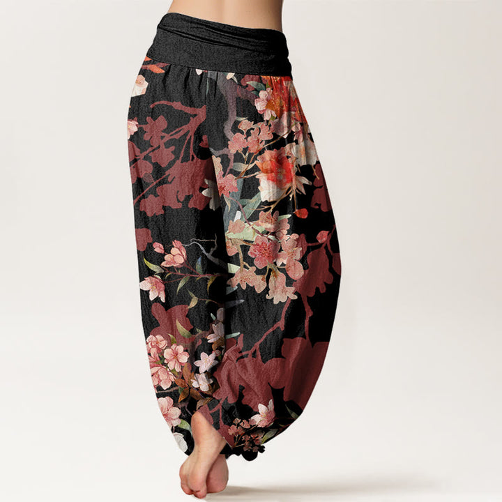 Pantalon harem à taille élastique pour femme, en coton rouge et rose, orné de Buddha Stones et de fleurs épanouies et de branches luxuriantes. - image 6