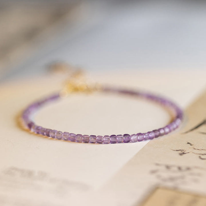 Bracelet de paix intérieure en cuivre plaqué or 14 carats avec perles ultra-fines en améthyste naturelle de 2,5 mm et Buddha Stones
