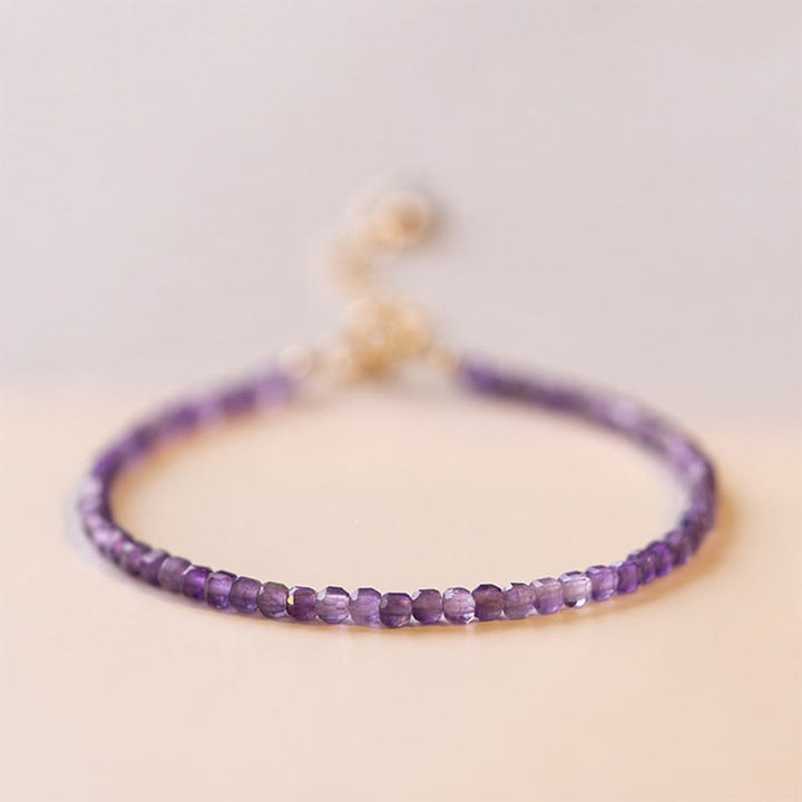Bracelet de paix intérieure en cuivre plaqué or 14 carats avec perles ultra-fines en améthyste naturelle de 2,5 mm et Buddha Stones