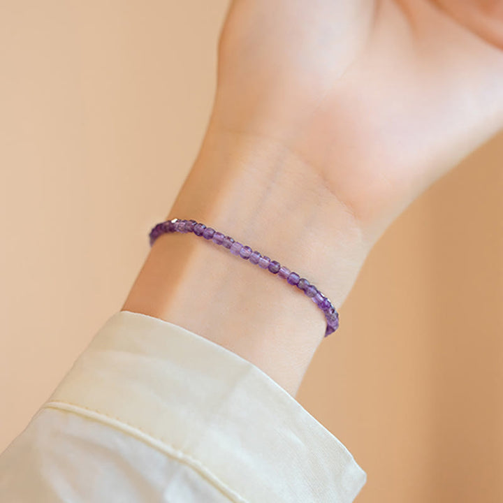 Bracelet de paix intérieure en cuivre plaqué or 14 carats avec perles ultra-fines en améthyste naturelle de 2,5 mm et Buddha Stones
