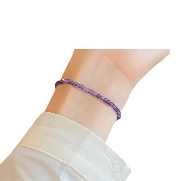 Bracelet de paix intérieure en cuivre plaqué or 14 carats avec perles ultra-fines en améthyste naturelle de 2,5 mm et Buddha Stones