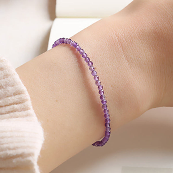 Bracelet de conscience spirituelle en cuivre plaqué or 14 carats avec perles ultra-fines en améthyste naturelle de 3 mm et Buddha Stones