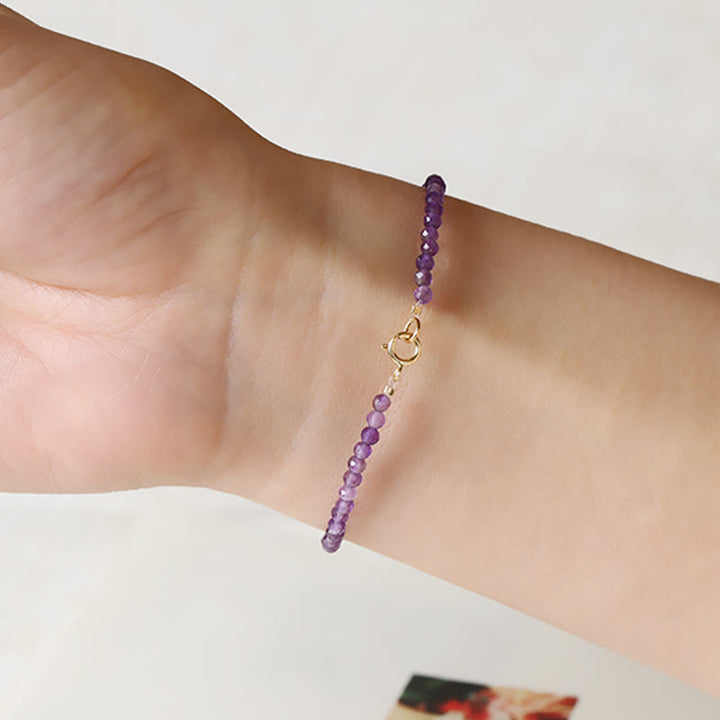 Bracelet de conscience spirituelle en cuivre plaqué or 14 carats avec perles ultra-fines en améthyste naturelle de 3 mm et Buddha Stones