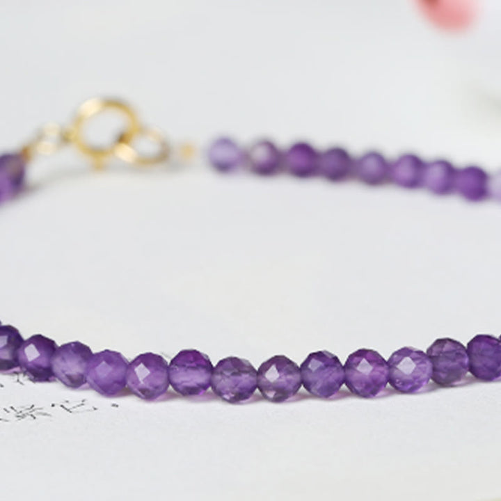 Bracelet de conscience spirituelle en cuivre plaqué or 14 carats avec perles ultra-fines en améthyste naturelle de 3 mm et Buddha Stones