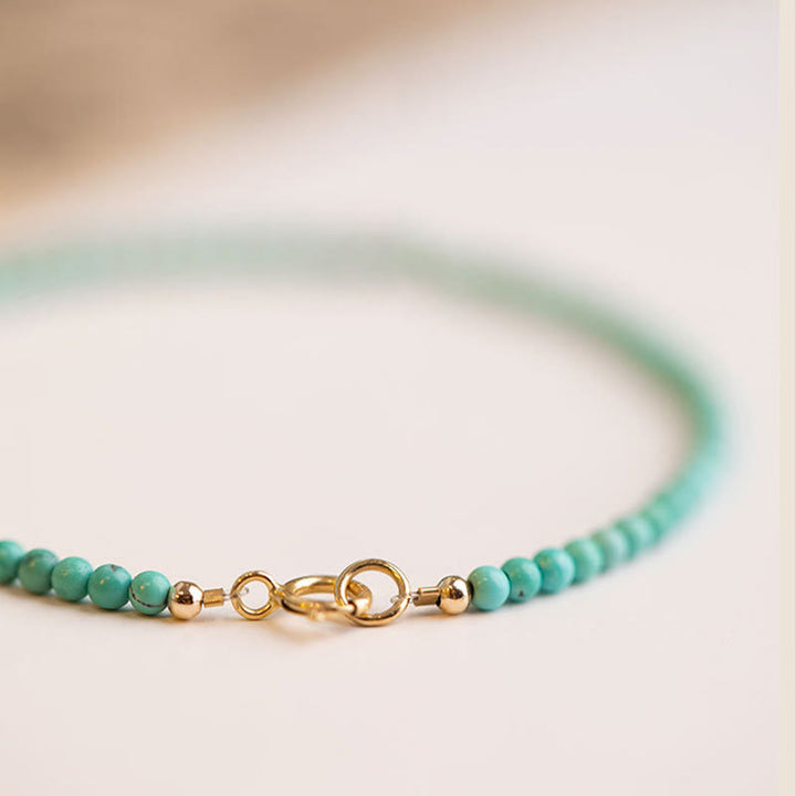 Bracelet de sagesse en cuivre plaqué or 14 carats avec perles ultra-fines turquoise de 2 mm et Buddha Stones