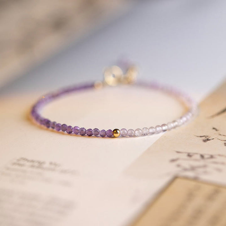 Bracelet de paix intérieure en cuivre plaqué or 14 carats avec perles ultra-fines en améthyste naturelle de 2,5 mm et Buddha Stones