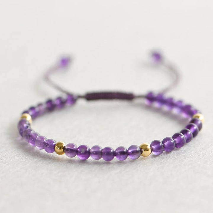 Bracelet en Buddha Stones 4 mm fait à la main en améthyste naturelle 14 carats avec perles en cuivre plaqué or tressé pour soulager le stress