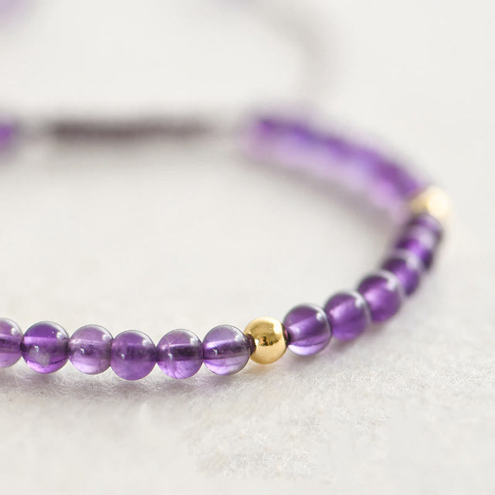 Bracelet en Buddha Stones 4 mm fait à la main en améthyste naturelle 14 carats avec perles en cuivre plaqué or tressé pour soulager le stress