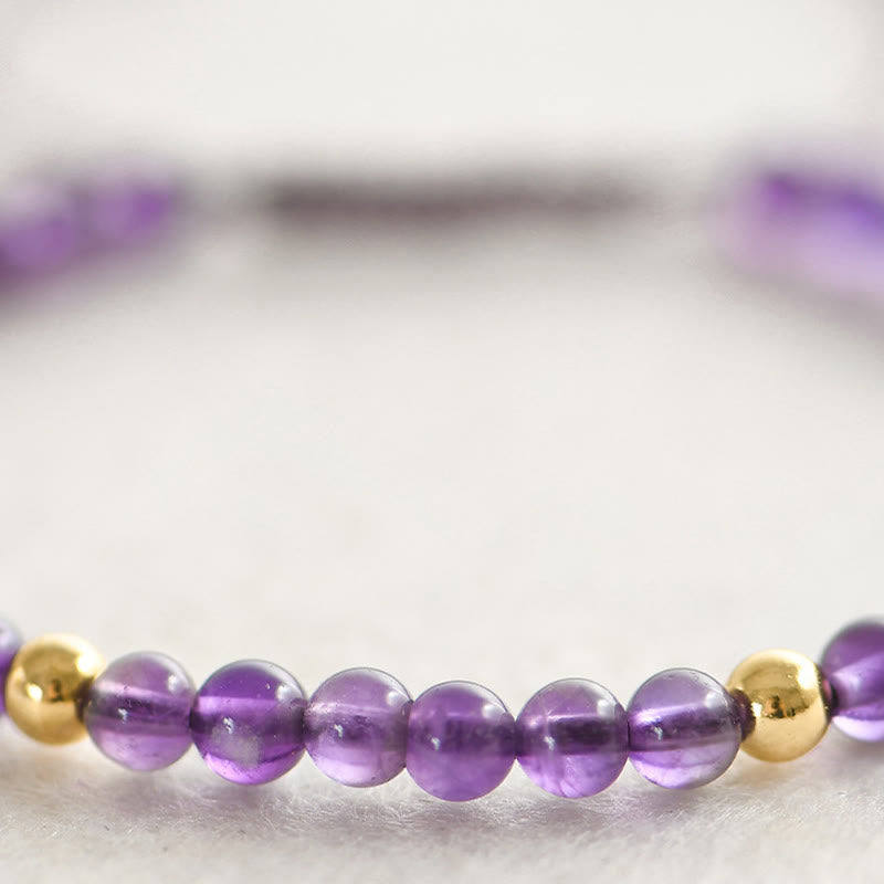 Bracelet en Buddha Stones 4 mm fait à la main en améthyste naturelle 14 carats avec perles en cuivre plaqué or tressé pour soulager le stress