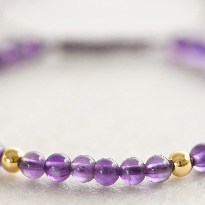 Bracelet en Buddha Stones 4 mm fait à la main en améthyste naturelle 14 carats avec perles en cuivre plaqué or tressé pour soulager le stress