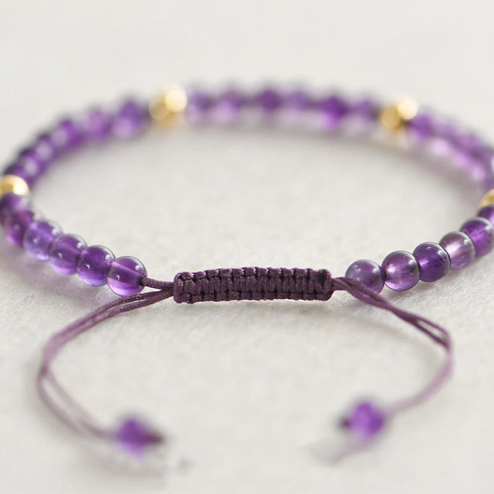 Bracelet en Buddha Stones 4 mm fait à la main en améthyste naturelle 14 carats avec perles en cuivre plaqué or tressé pour soulager le stress