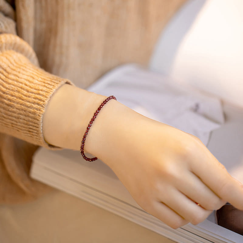 Bracelet de protection ultra-mince en petites perles de grenat naturel de 3 mm de Buddha Stones