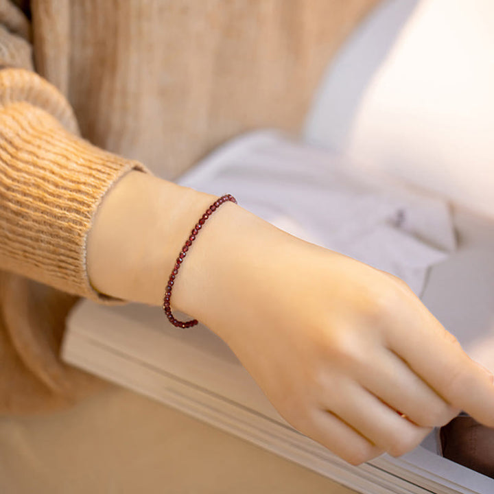 Bracelet de protection ultra-mince en petites perles de grenat naturel de 3 mm de Buddha Stones