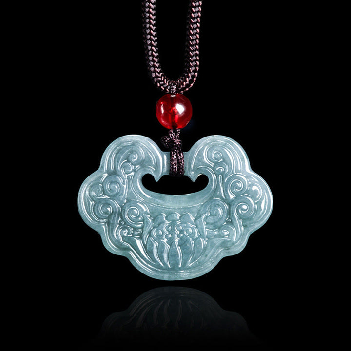 Collier pendentif en jade sculpté en forme de lotus avec Buddha Stones Ruyi Abondance Prospérité Abondance