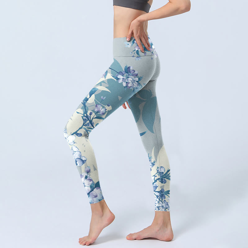 Pantalon de yoga pour femme avec imprimé fleurs blanches et bleues et Buddha Stones - image 3