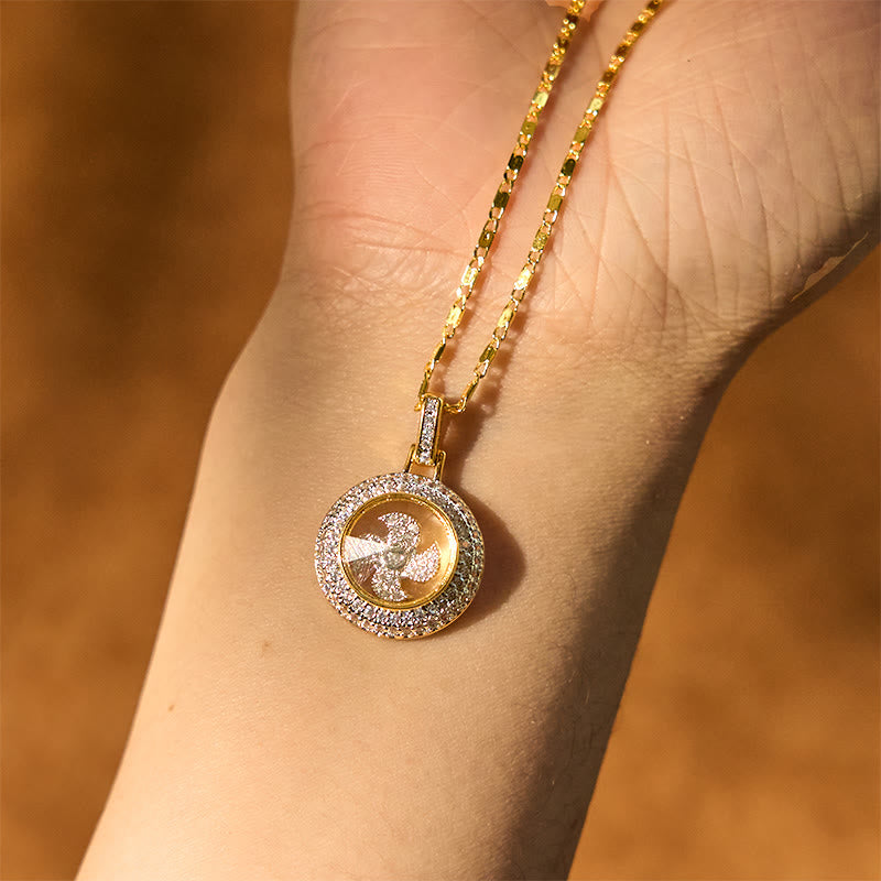 Collier pendentif rotatif en cuivre plaqué or et laiton avec moulin à vent et balance Fu