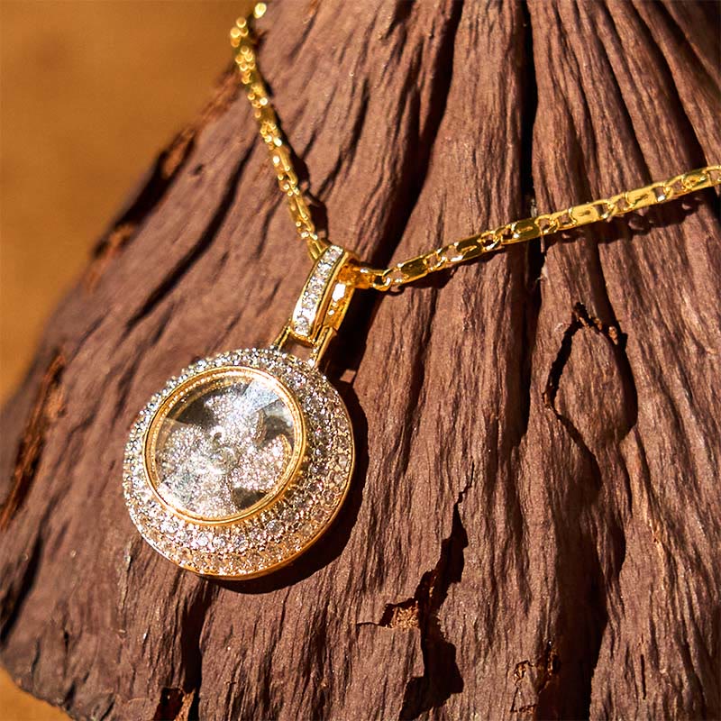 Collier pendentif rotatif en cuivre plaqué or et laiton avec moulin à vent et balance Fu
