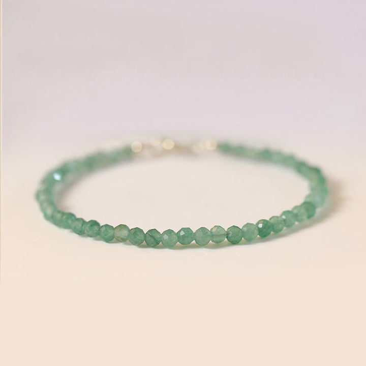 Bracelet porte-bonheur en petites perles d'aventurine verte ultra-fines de 3 mm de Buddha Stones