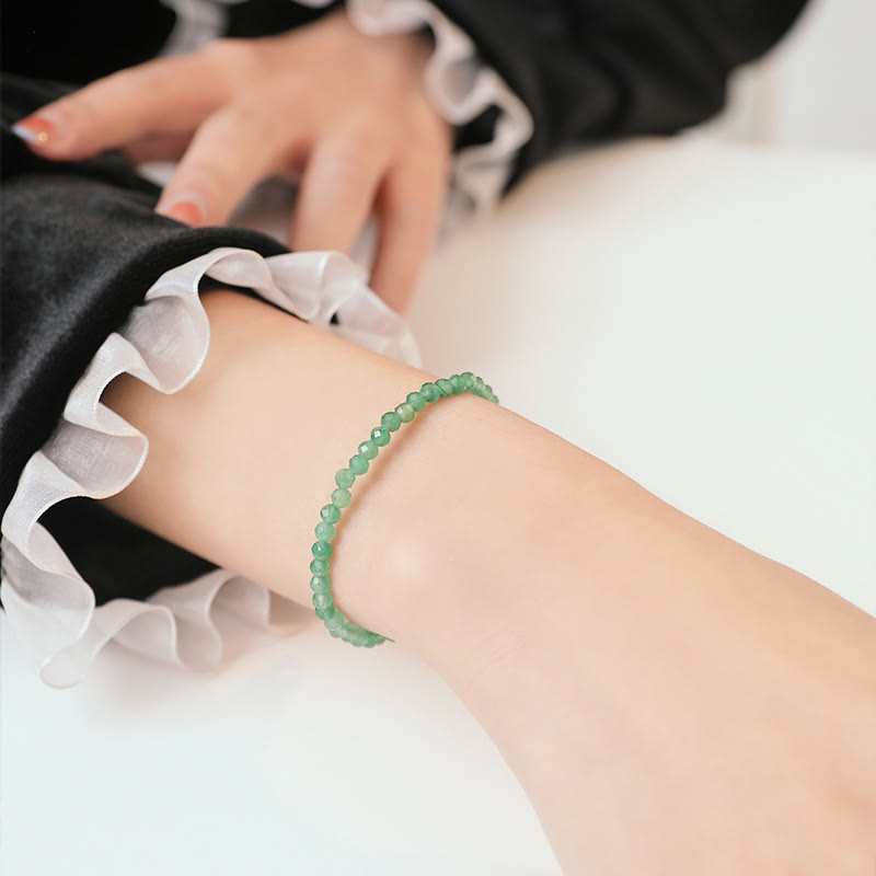 Bracelet porte-bonheur en petites perles d'aventurine verte ultra-fines de 3 mm de Buddha Stones