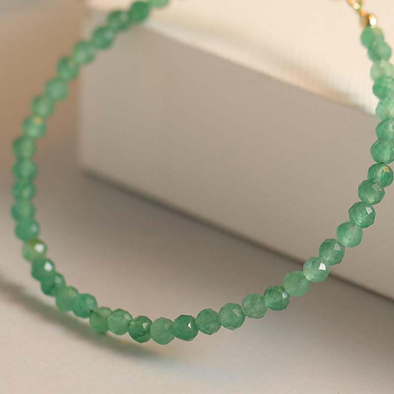 Bracelet porte-bonheur en petites perles d'aventurine verte ultra-fines de 3 mm de Buddha Stones