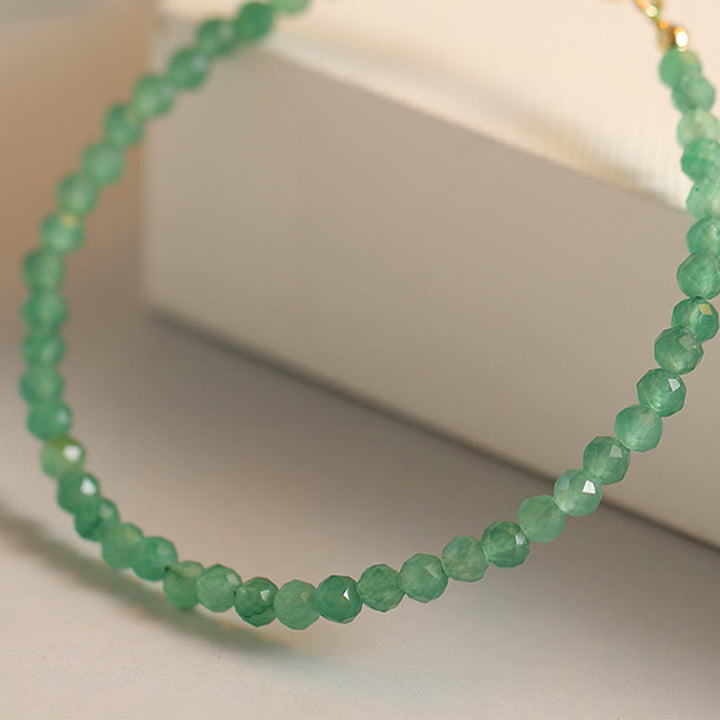 Bracelet porte-bonheur en petites perles d'aventurine verte ultra-fines de 3 mm de Buddha Stones