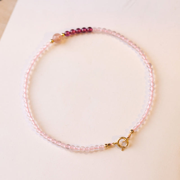 Bracelet d'énergie de guérison en perles ultra-fines de 2 mm en quartz rose, grenat et quartz fraise de Buddha Stones