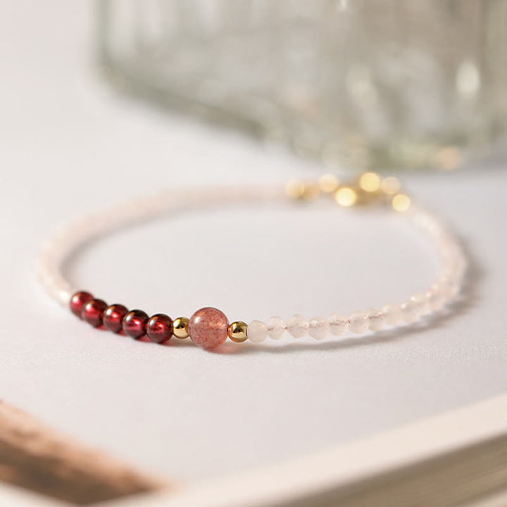 Bracelet d'énergie de guérison en perles ultra-fines de 2 mm en quartz rose, grenat et quartz fraise de Buddha Stones