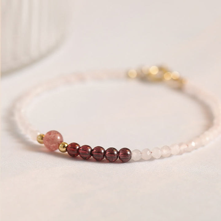 Bracelet d'énergie de guérison en perles ultra-fines de 2 mm en quartz rose, grenat et quartz fraise de Buddha Stones