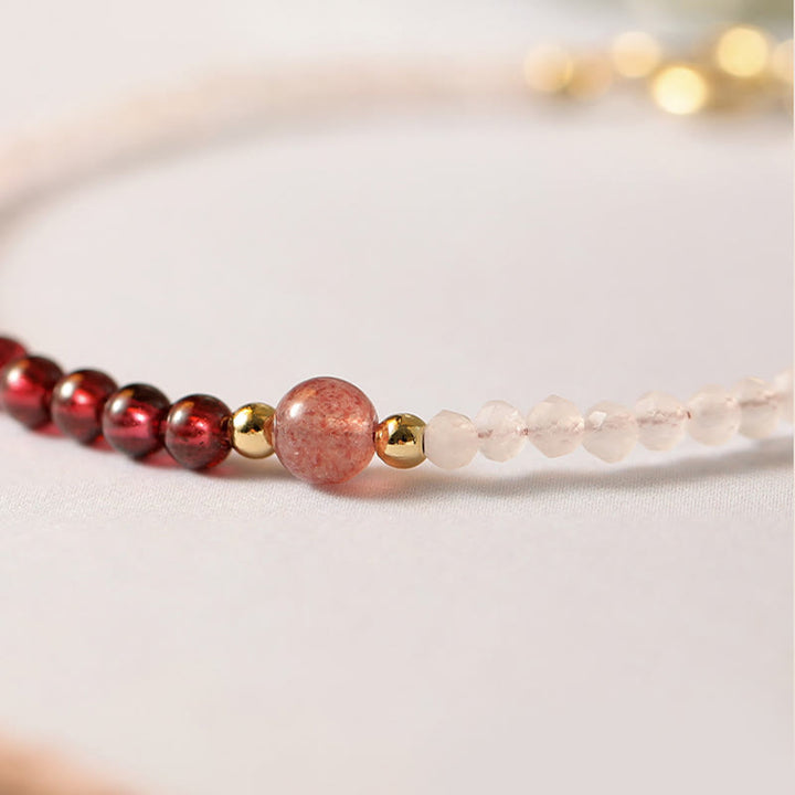 Bracelet d'énergie de guérison en perles ultra-fines de 2 mm en quartz rose, grenat et quartz fraise de Buddha Stones
