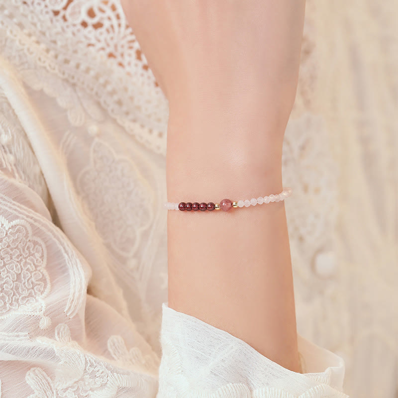 Bracelet d'énergie de guérison en perles ultra-fines de 2 mm en quartz rose, grenat et quartz fraise de Buddha Stones