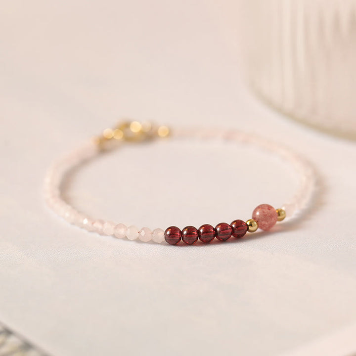 Bracelet d'énergie de guérison en perles ultra-fines de 2 mm en quartz rose, grenat et quartz fraise de Buddha Stones