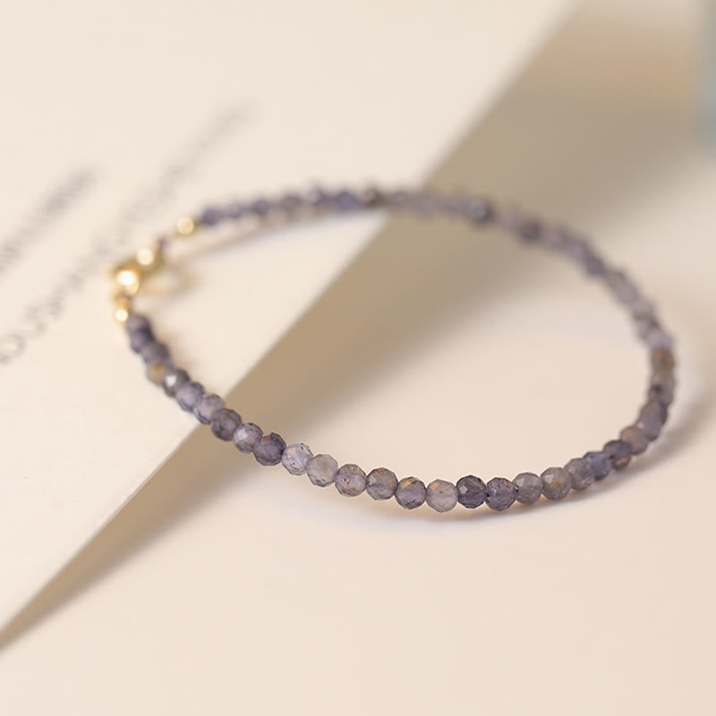 Bracelet de communication en cuivre plaqué or 14 carats avec perles ultra-fines en améthyste et iolite de 3 mm de Buddha Stones - image 1