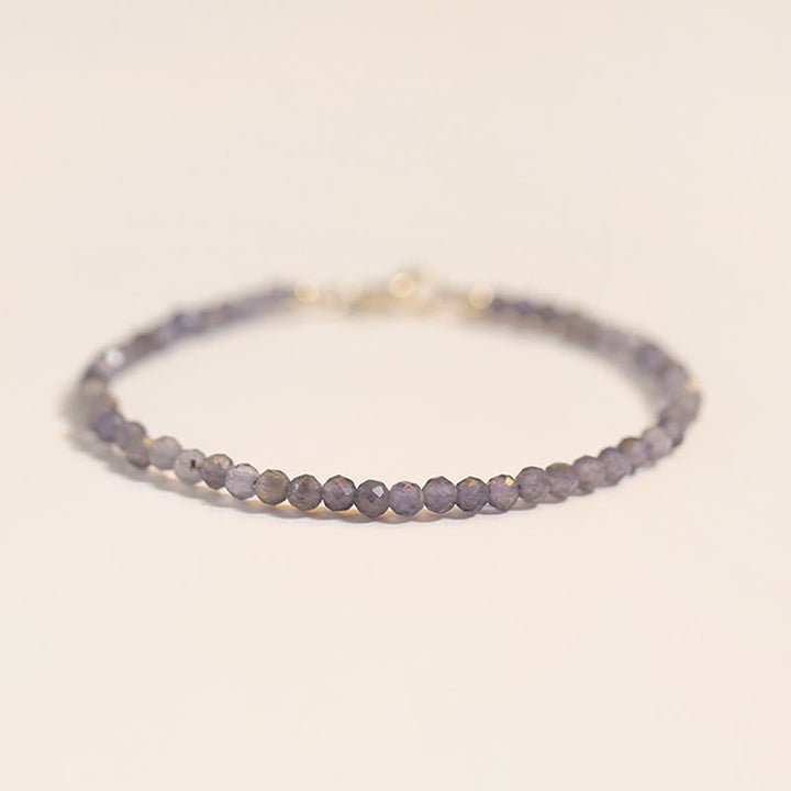 Bracelet de communication en cuivre plaqué or 14 carats avec perles ultra-fines en améthyste et iolite de 3 mm de Buddha Stones