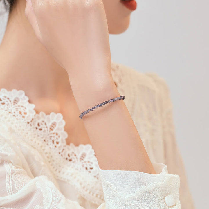 Bracelet de communication en cuivre plaqué or 14 carats avec perles ultra-fines en améthyste et iolite de 3 mm de Buddha Stones