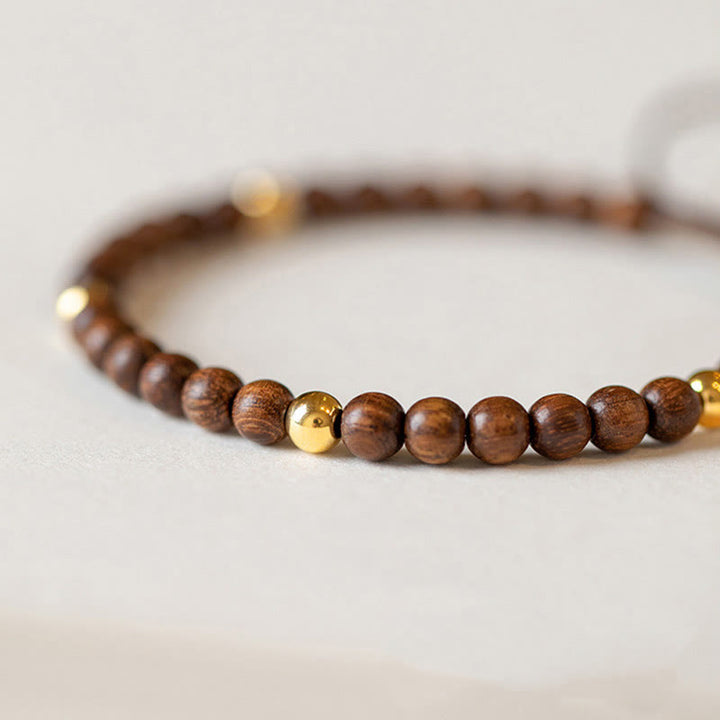 Bracelet de protection en perles de cuivre plaqué or 14 carats ultra-minces en bois de santal de 4 mm de Buddha Stones