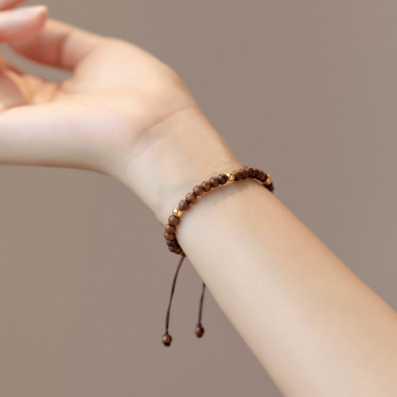 Bracelet de protection en perles de cuivre plaqué or 14 carats ultra-minces en bois de santal de 4 mm de Buddha Stones