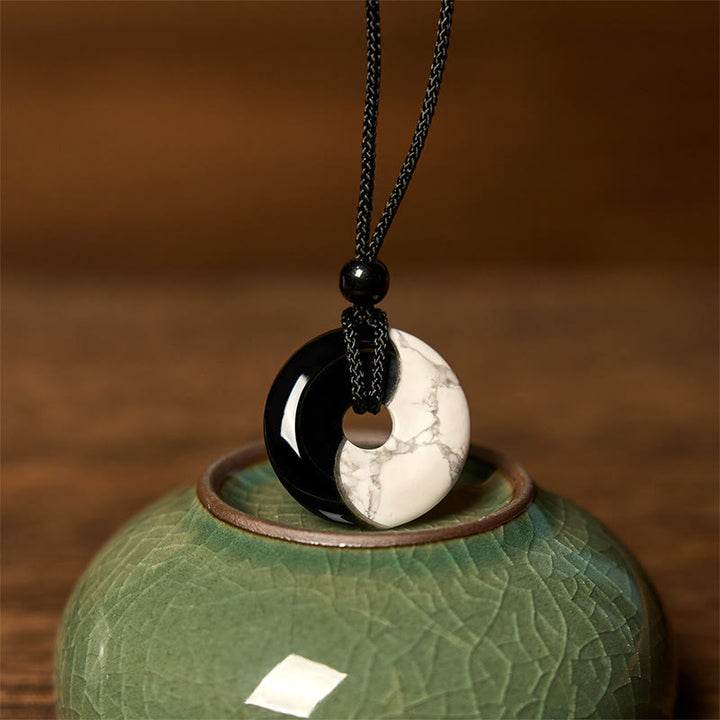 Collier avec pendentif en corde tressée et Buddha Stones en obsidienne noire naturelle et turquoise blanche, boucle de paix Yin Yang