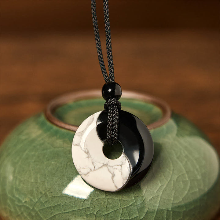 Collier avec pendentif en corde tressée et Buddha Stones en obsidienne noire naturelle et turquoise blanche, boucle de paix Yin Yang